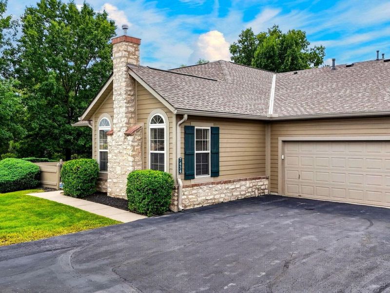 7434 Falls View Circle , Delaware, OH 43015 Photo 4