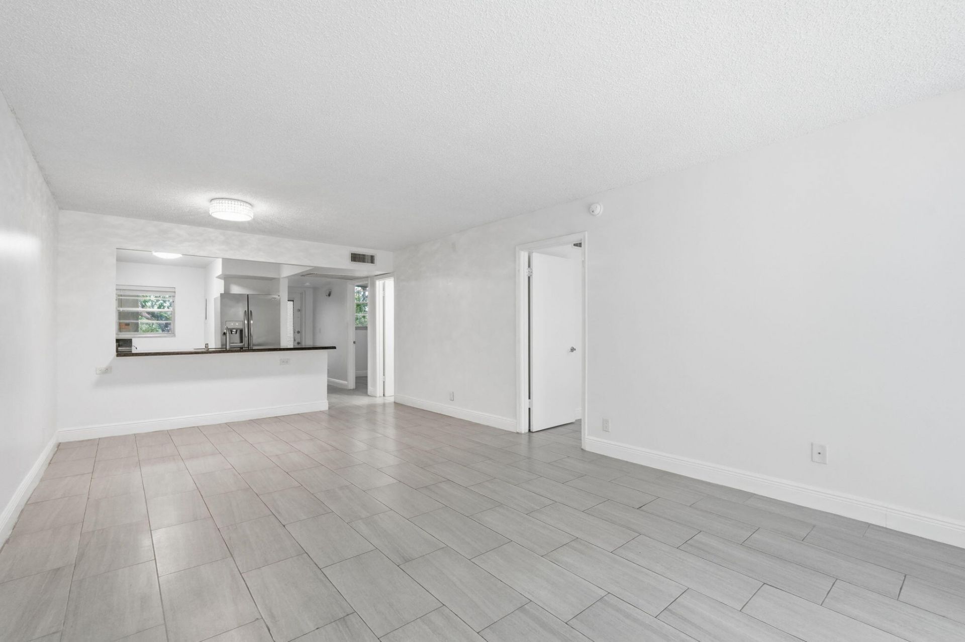 9325 Lagoon Place, Unit 405, Davie, FL 33324 Photo