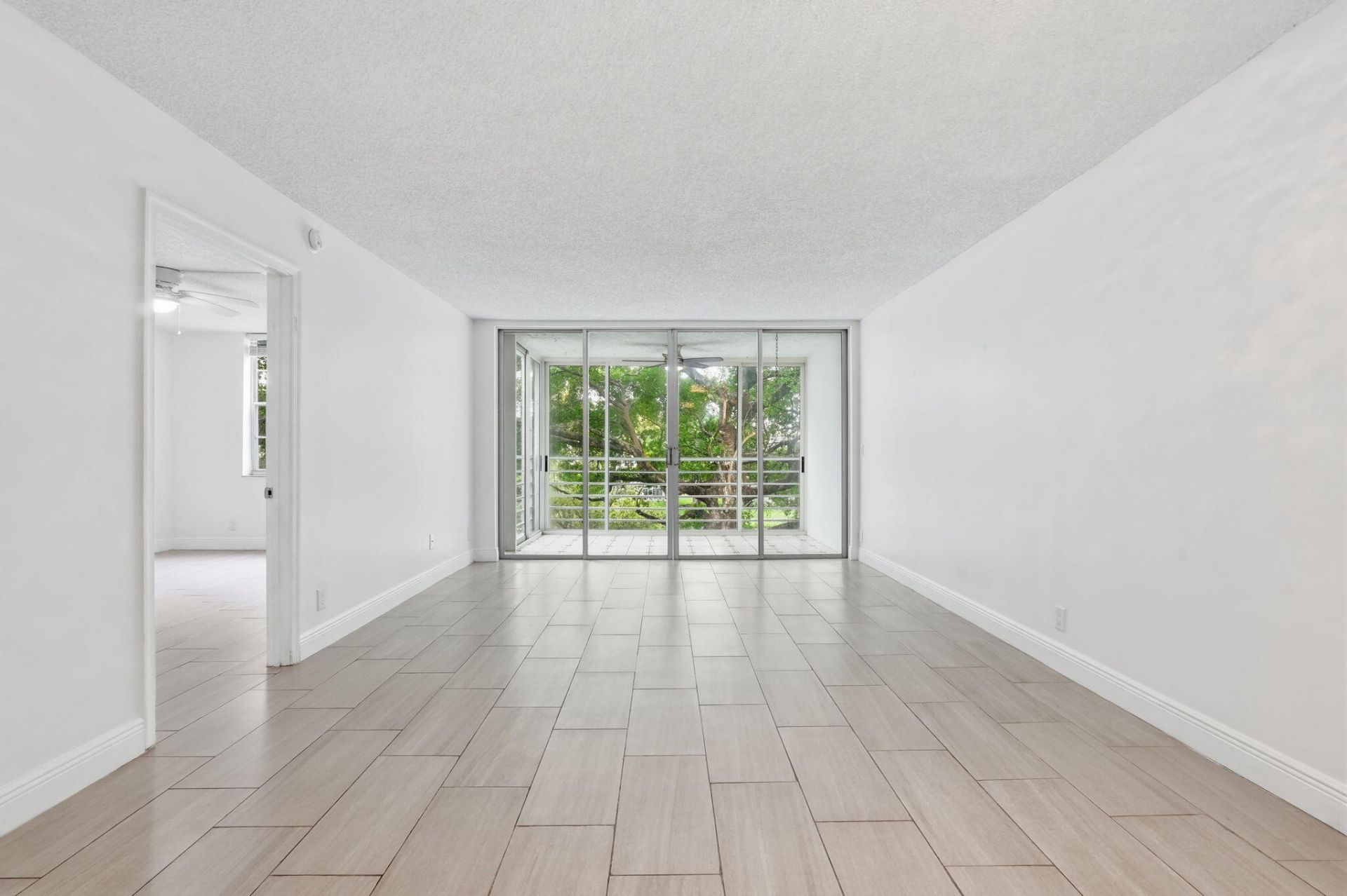 9325 Lagoon Place, Unit 405, Davie, FL 33324 Photo