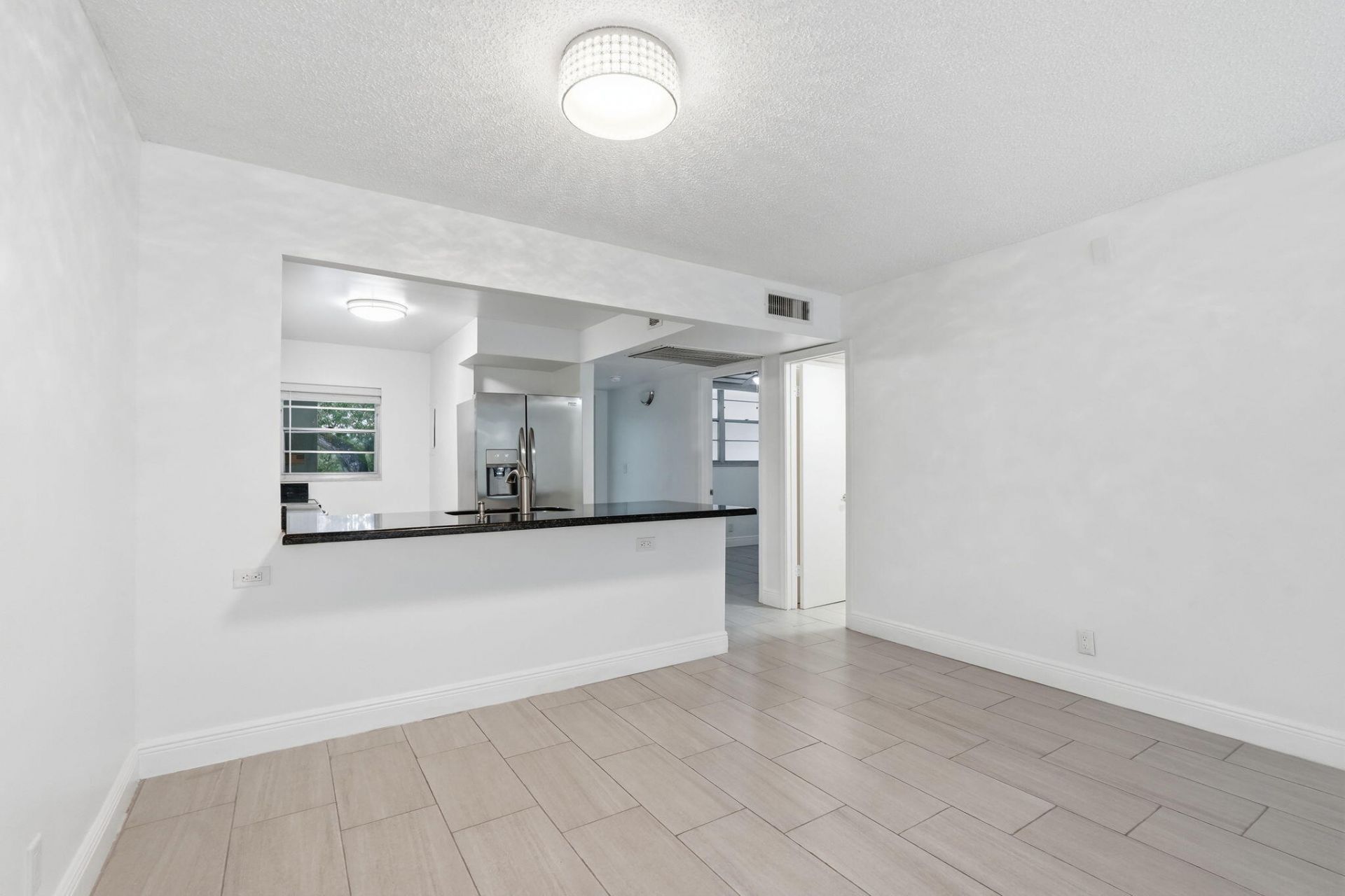 9325 Lagoon Place, Unit 405, Davie, FL 33324 Photo