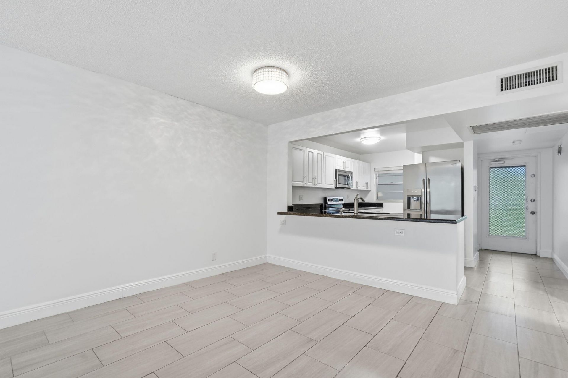 9325 Lagoon Place, Unit 405, Davie, FL 33324 Photo