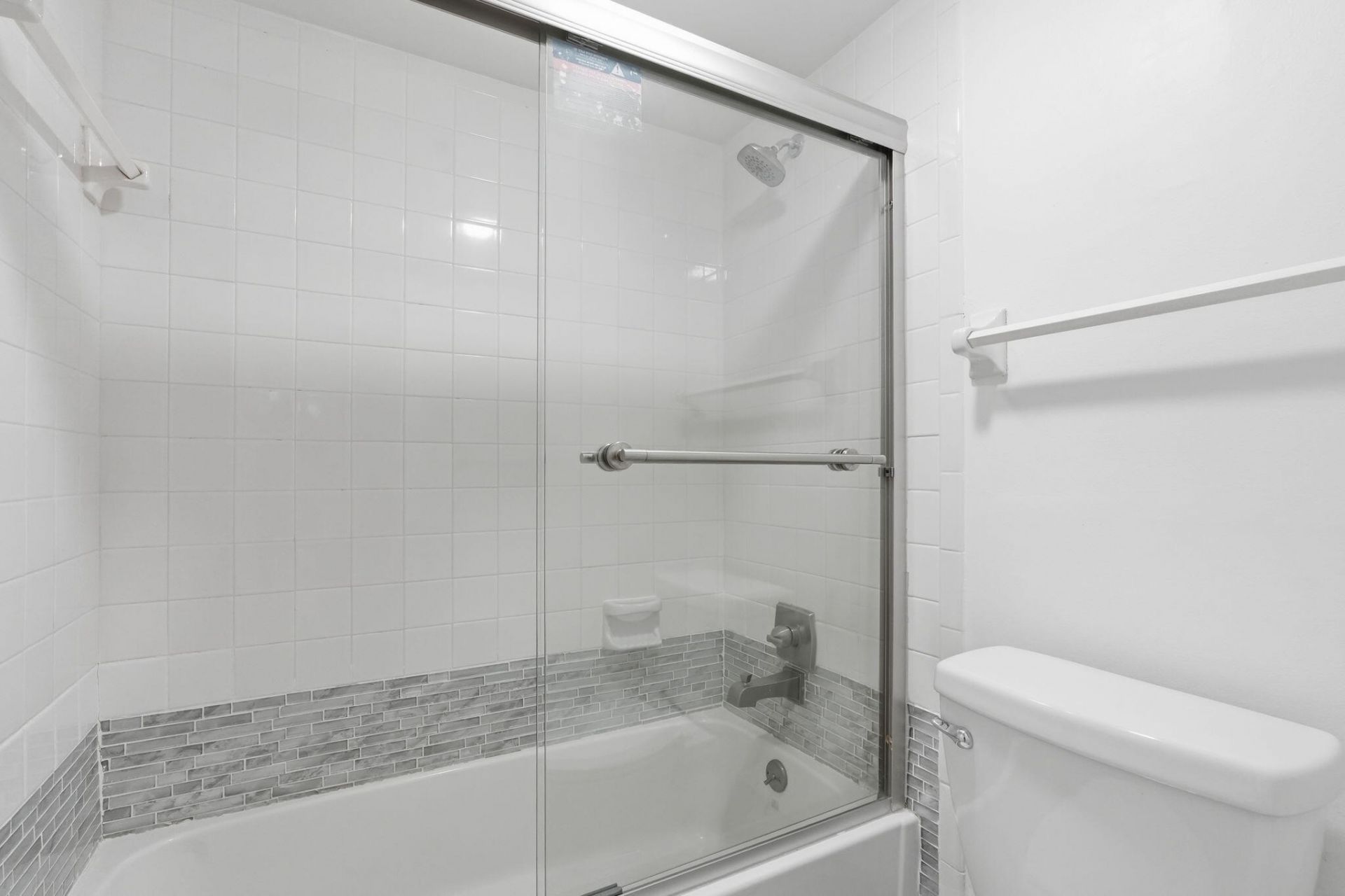 9325 Lagoon Place, Unit 405, Davie, FL 33324 Photo