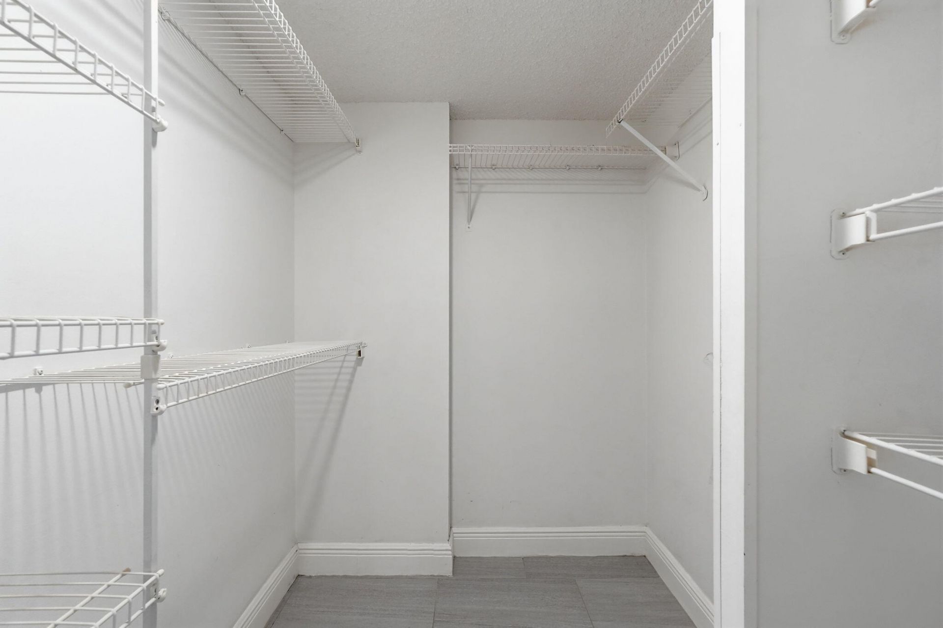 9325 Lagoon Place, Unit 405, Davie, FL 33324 Photo