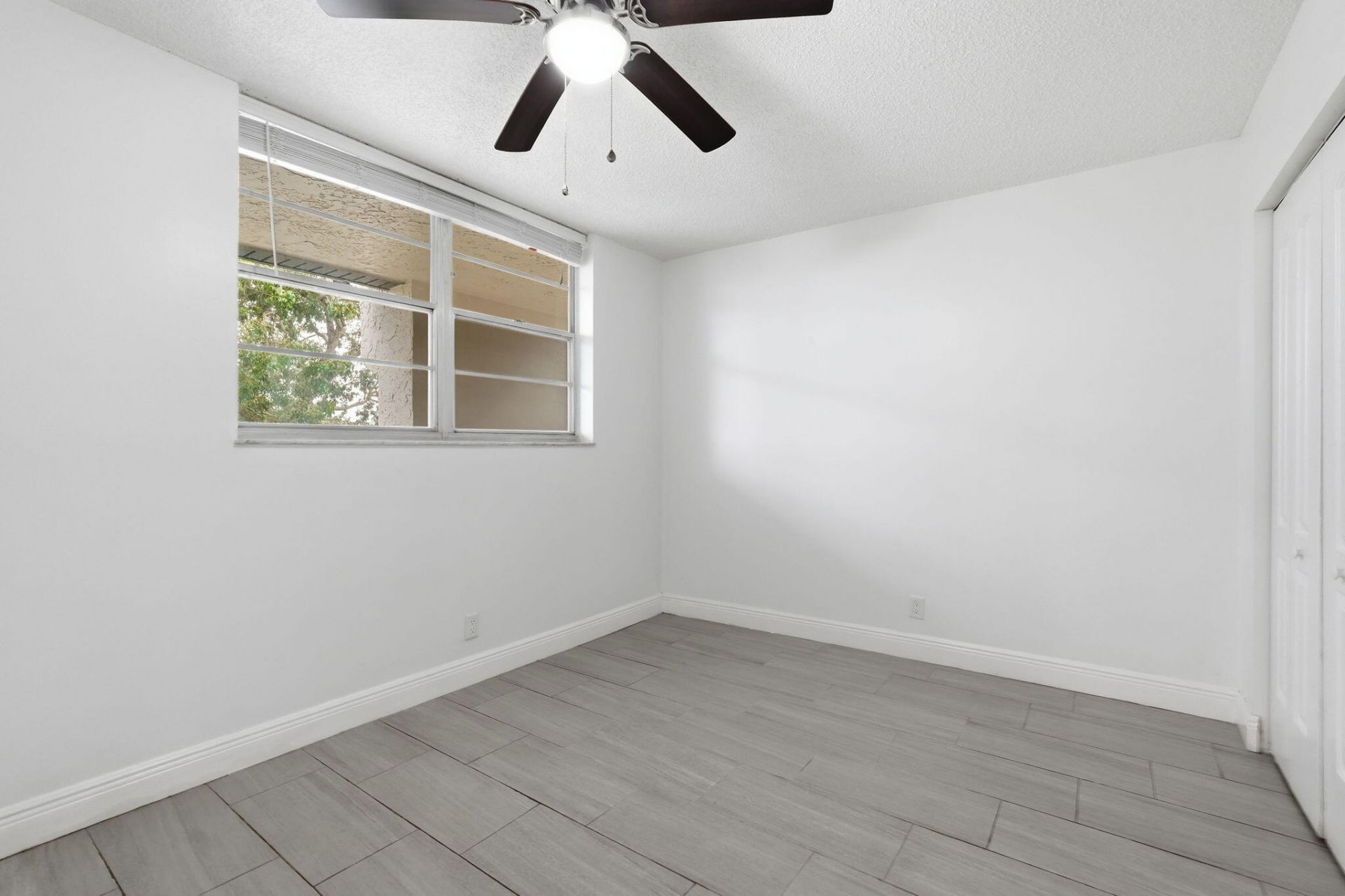 9325 Lagoon Place, Unit 405, Davie, FL 33324 Photo
