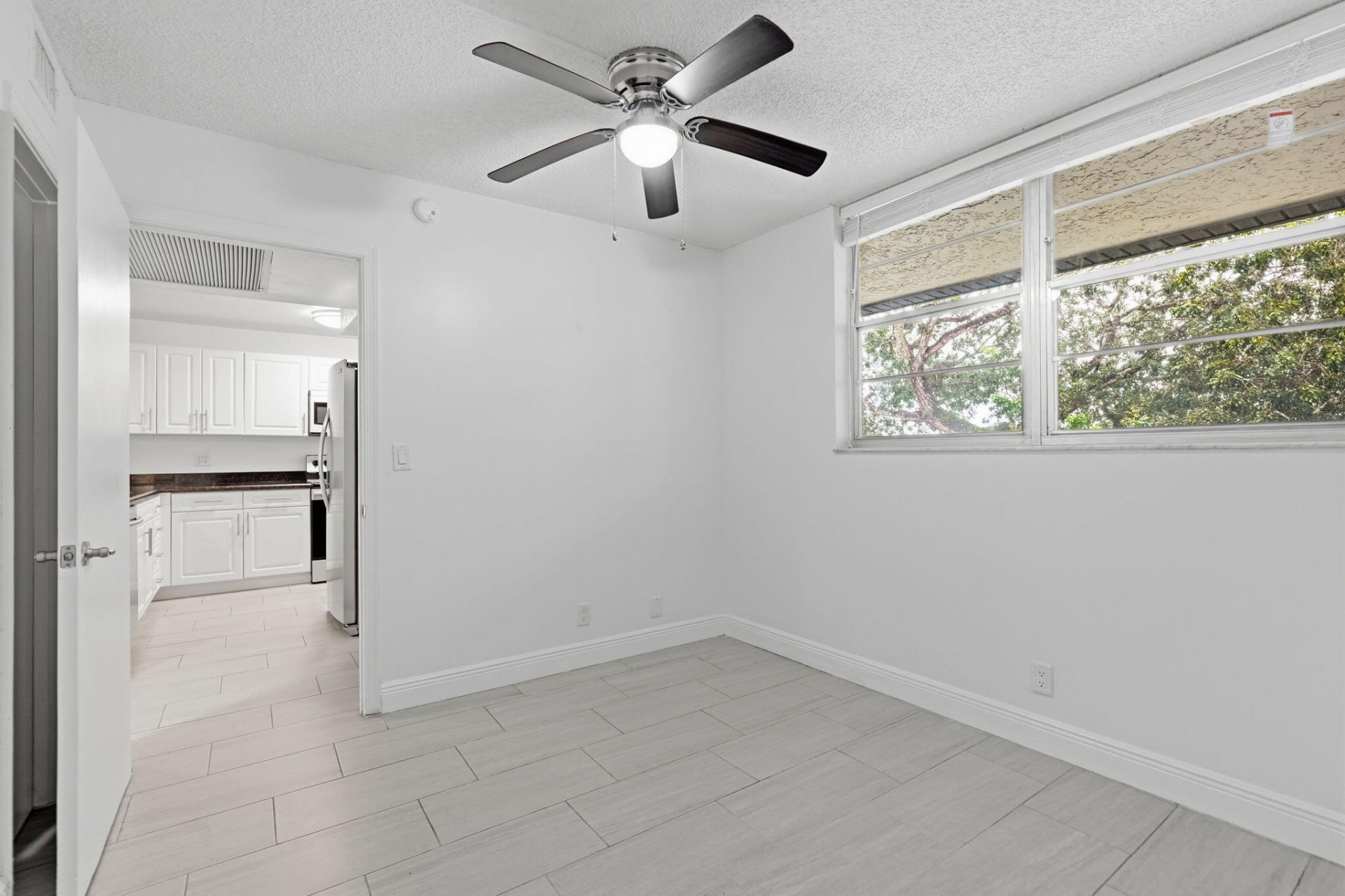 9325 Lagoon Place, Unit 405, Davie, FL 33324 Photo
