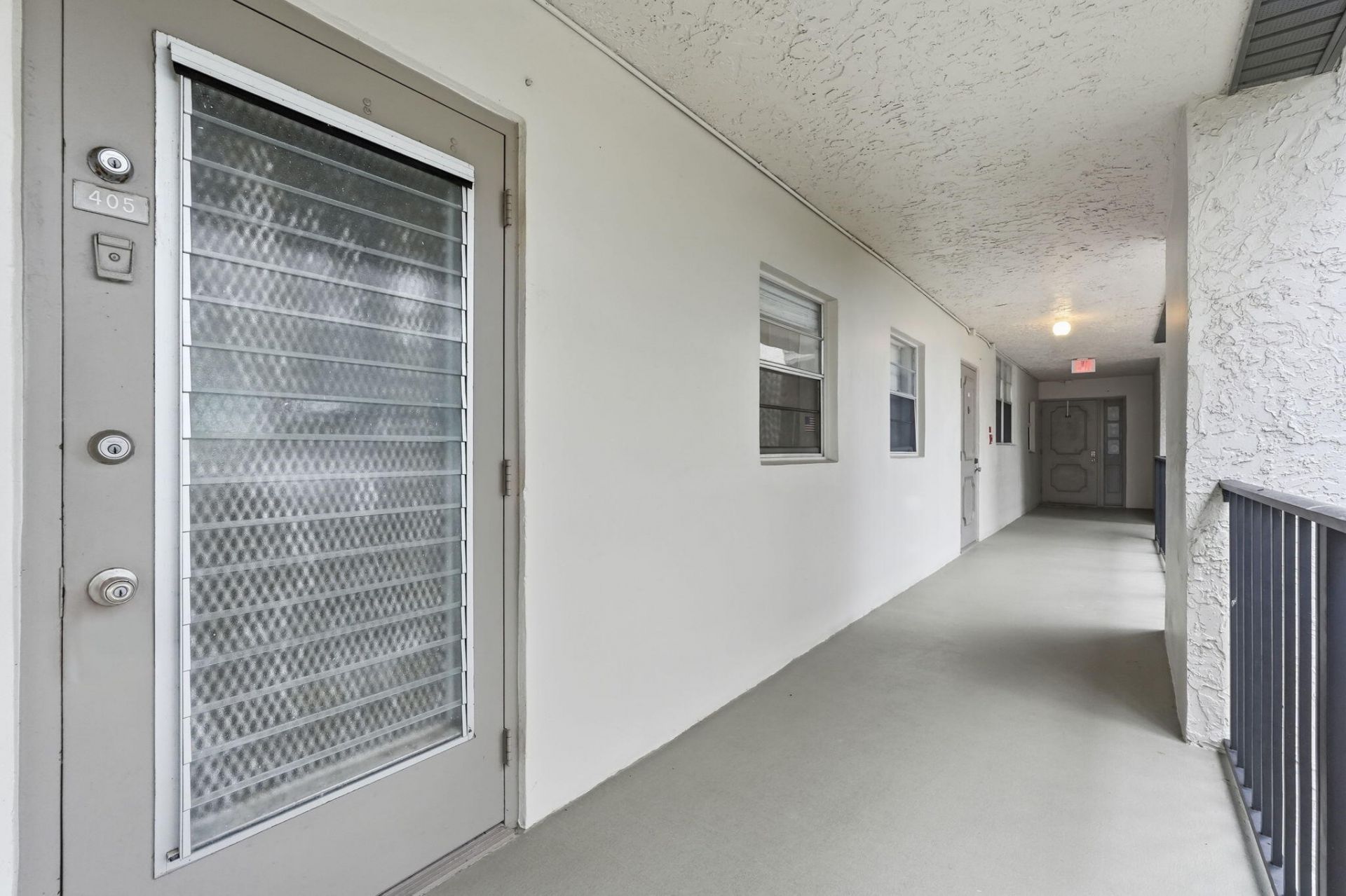 9325 Lagoon Place, Unit 405, Davie, FL 33324 Photo