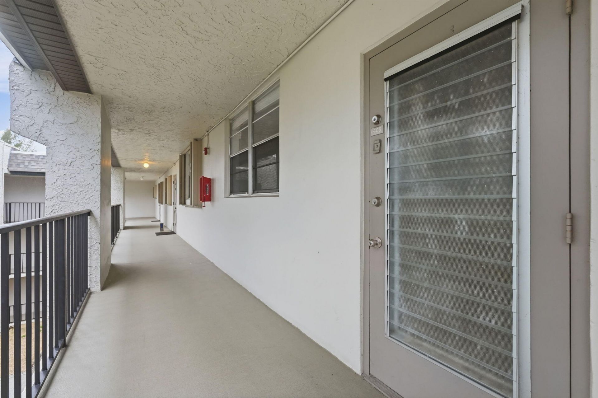 9325 Lagoon Place, Unit 405, Davie, FL 33324 Photo