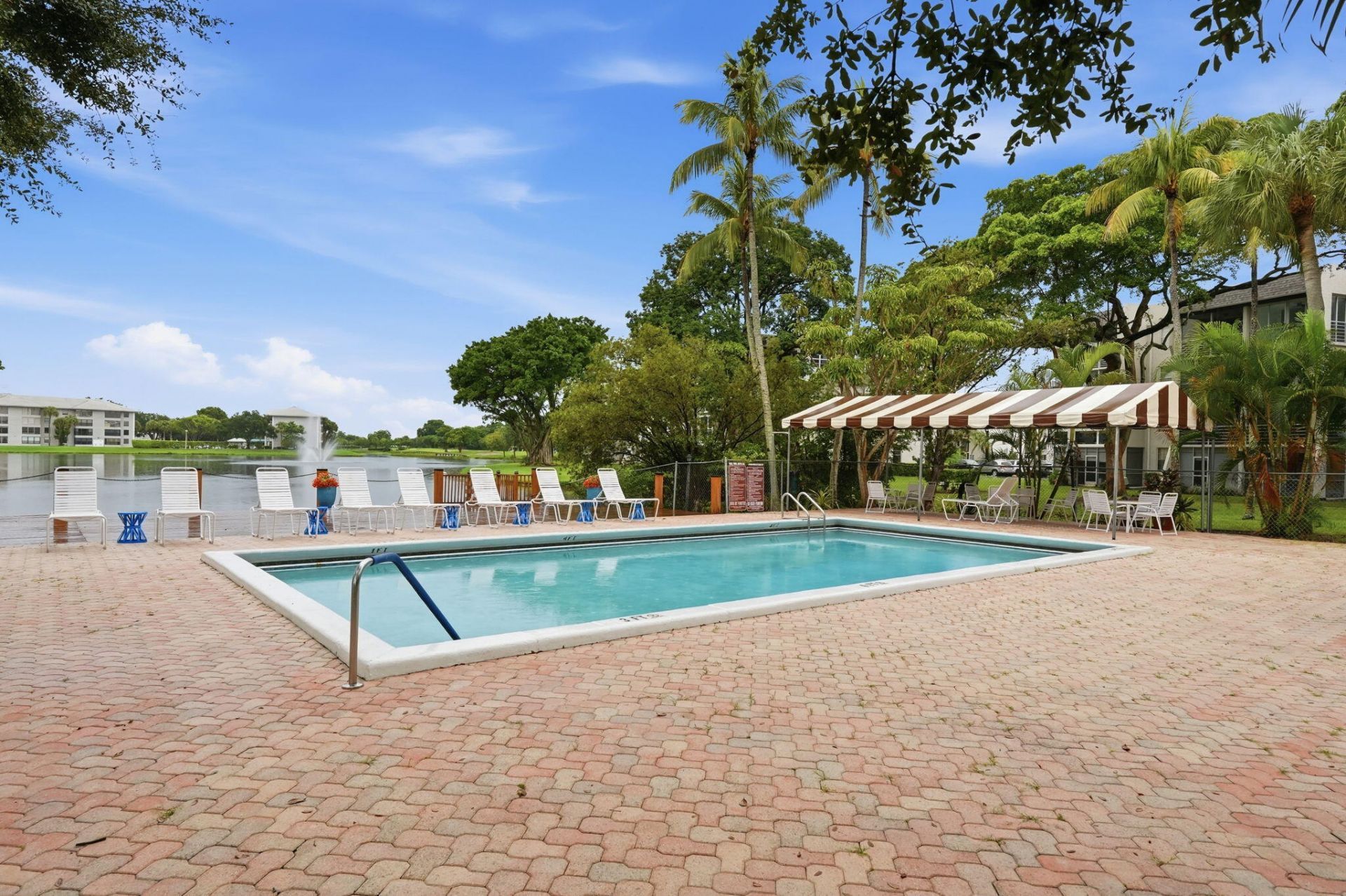 9325 Lagoon Place, Unit 405, Davie, FL 33324 Photo