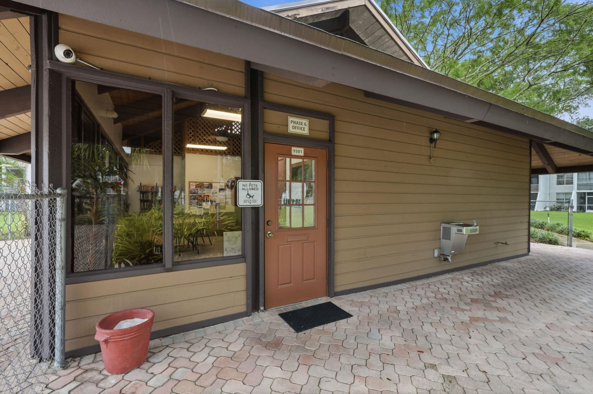 9325 Lagoon Place, Unit 405, Davie, FL 33324 Photo