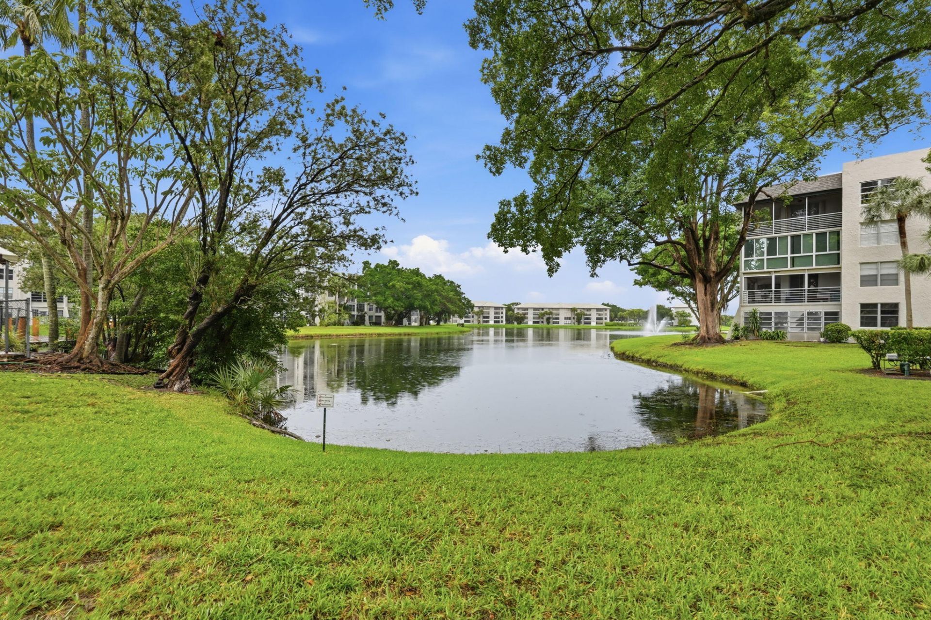 9325 Lagoon Place, Unit 405, Davie, FL 33324 Photo