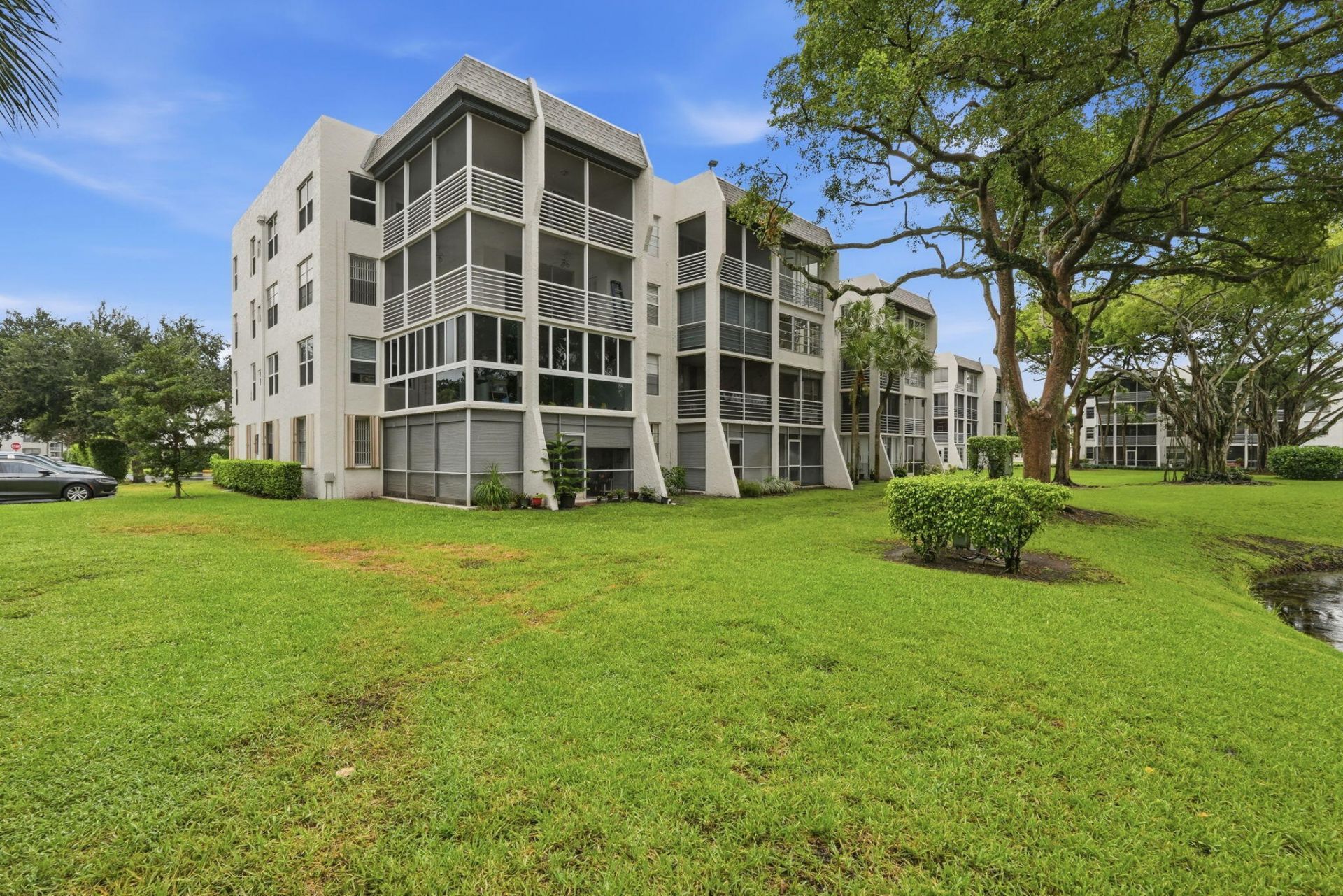 9325 Lagoon Place, Unit 405, Davie, FL 33324 Photo