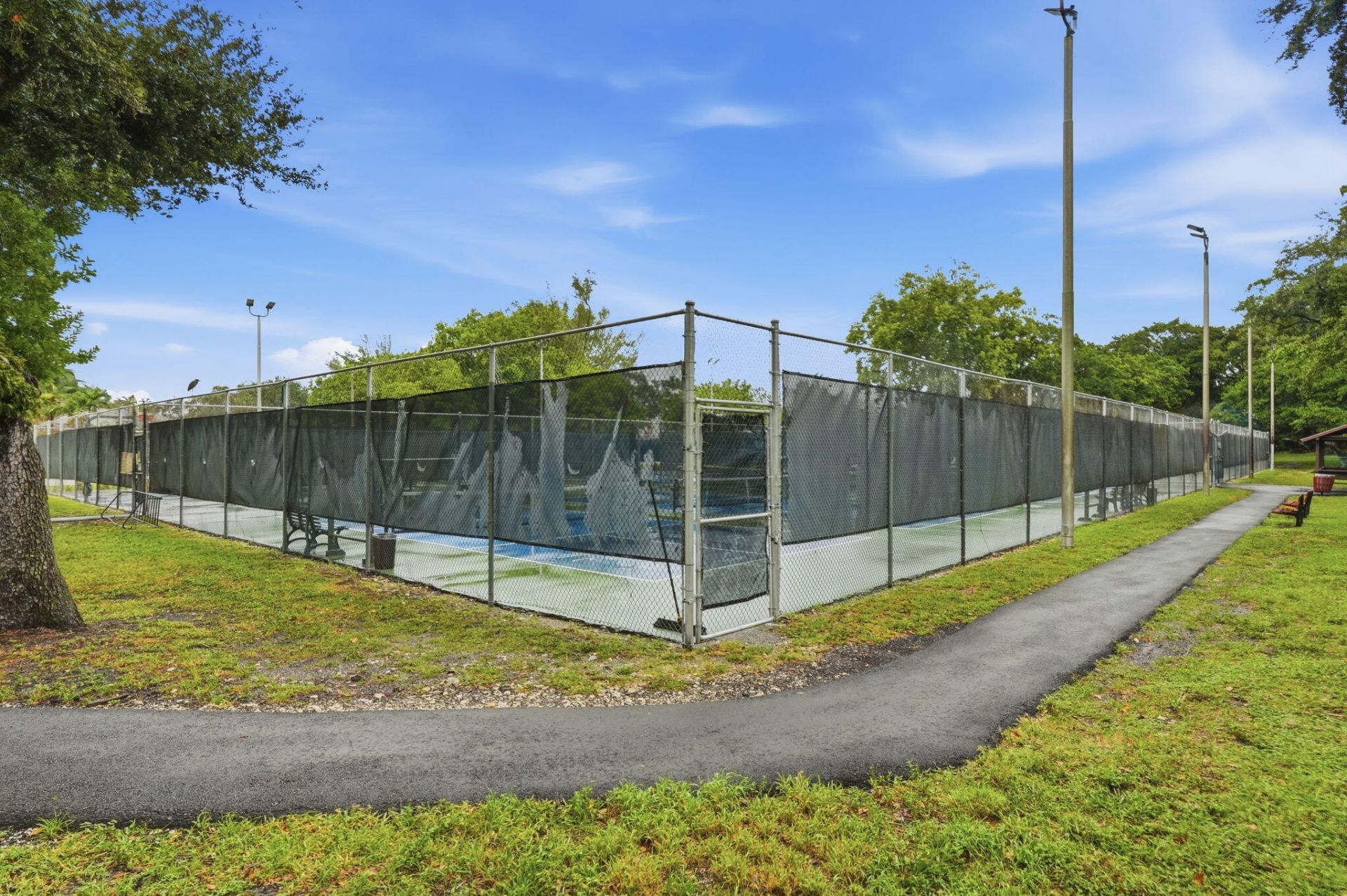 9325 Lagoon Place, Unit 405, Davie, FL 33324 Photo