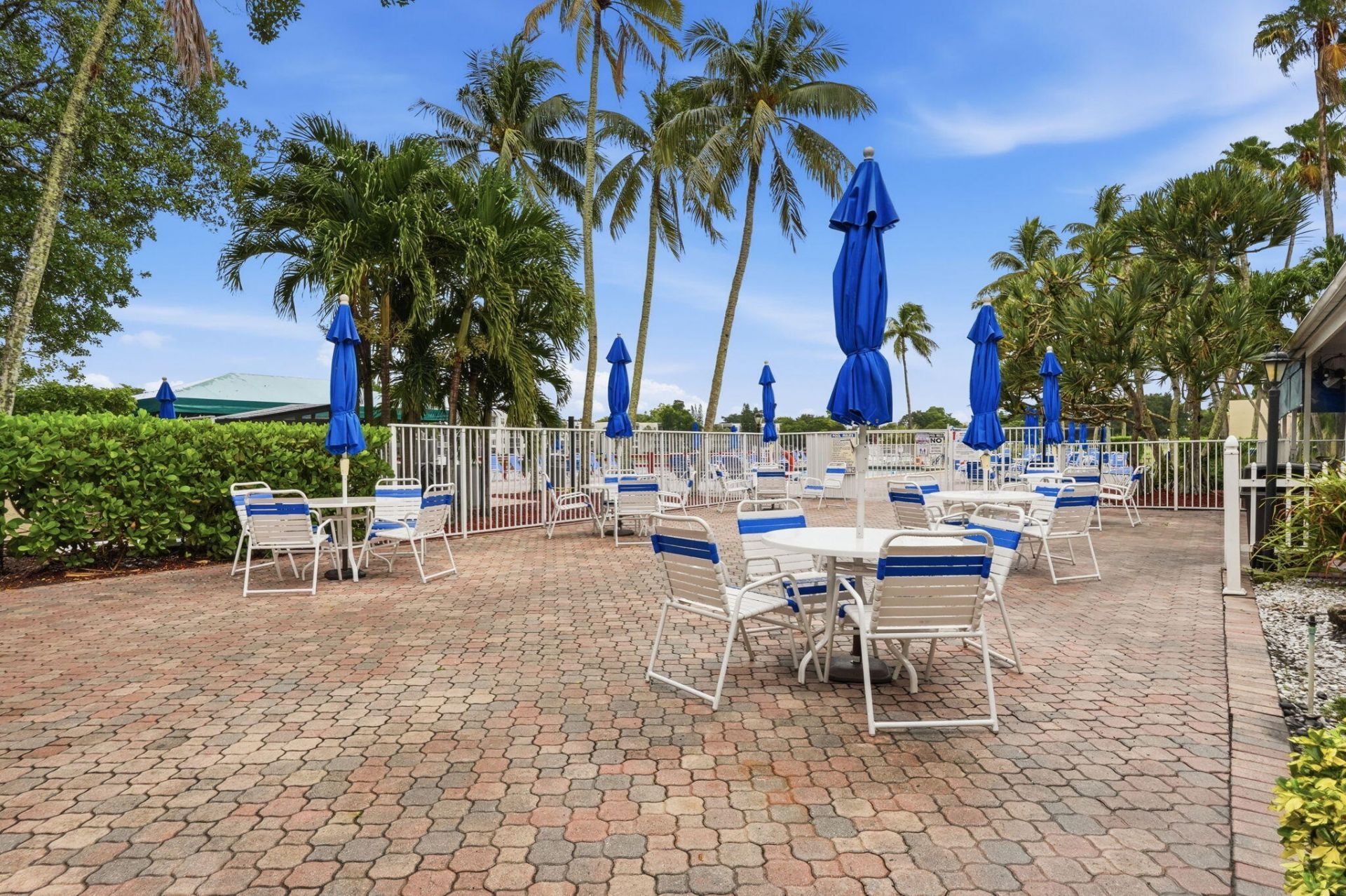 9325 Lagoon Place, Unit 405, Davie, FL 33324 Photo