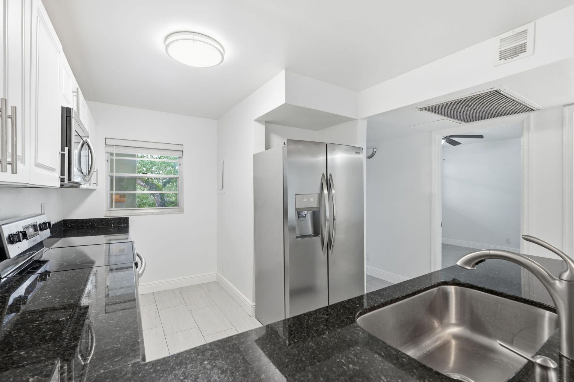 9325 Lagoon Place, Unit 405, Davie, FL 33324 Photo