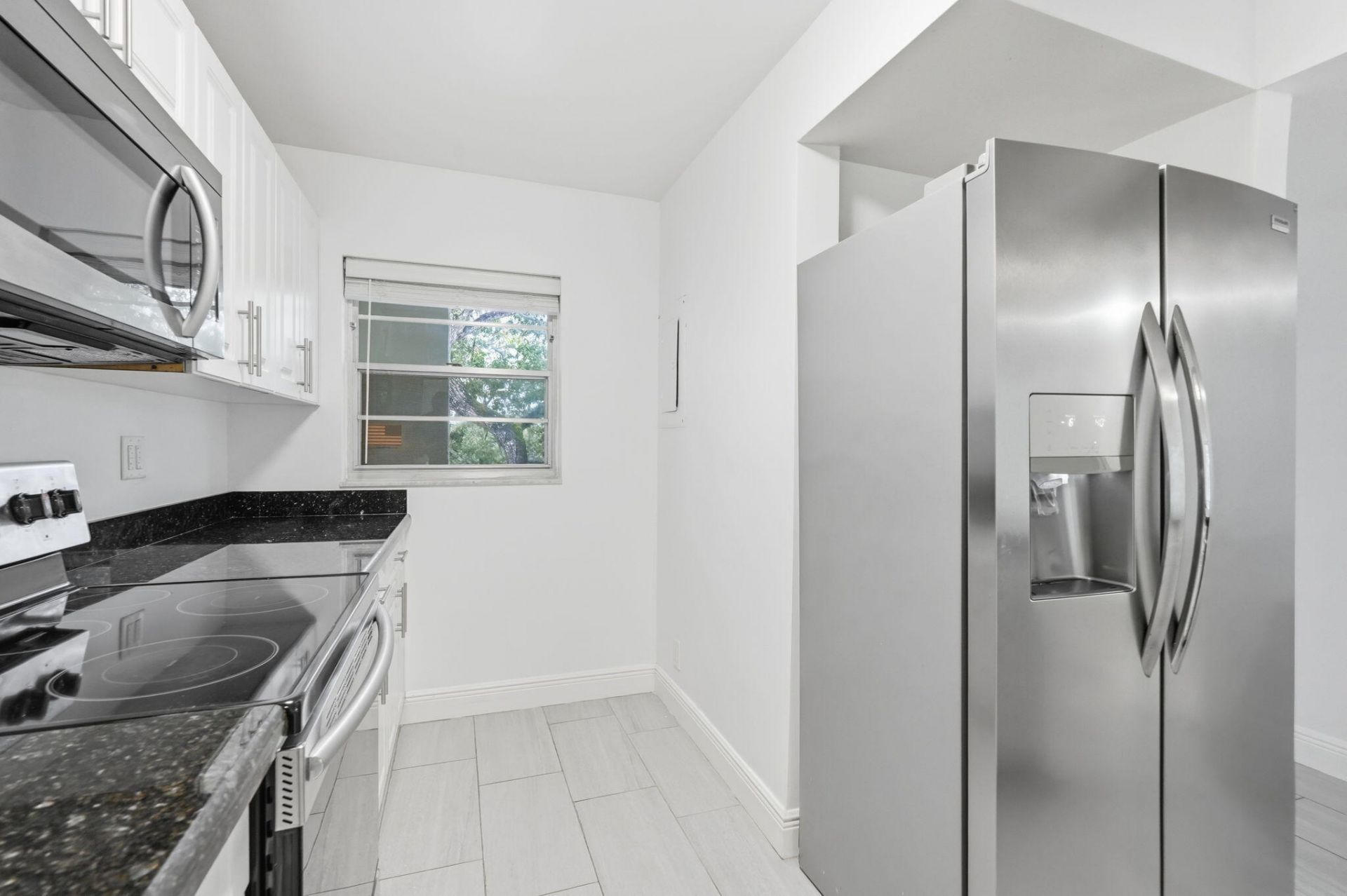 9325 Lagoon Place, Unit 405, Davie, FL 33324 Photo