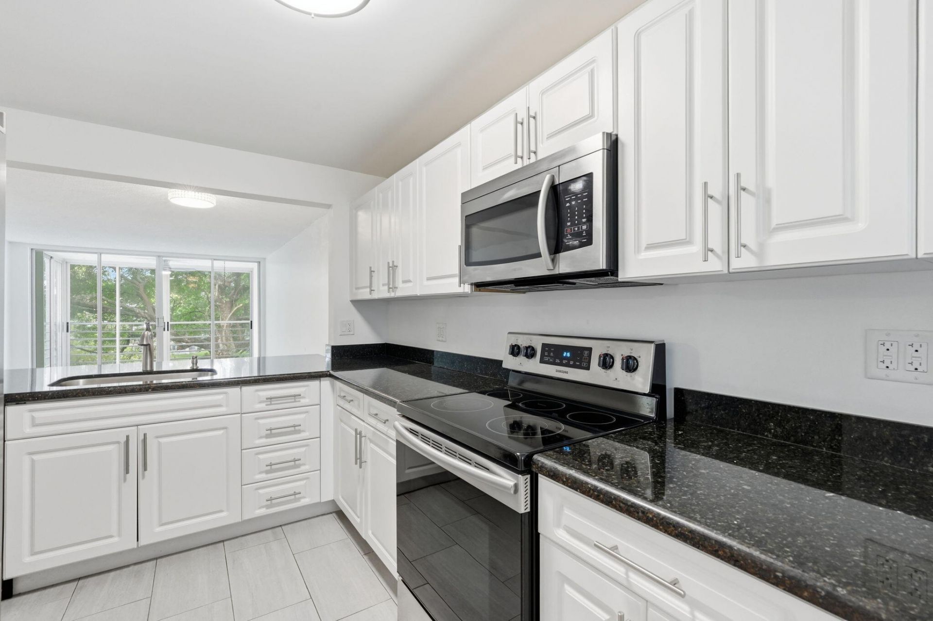 9325 Lagoon Place, Unit 405, Davie, FL 33324 Photo