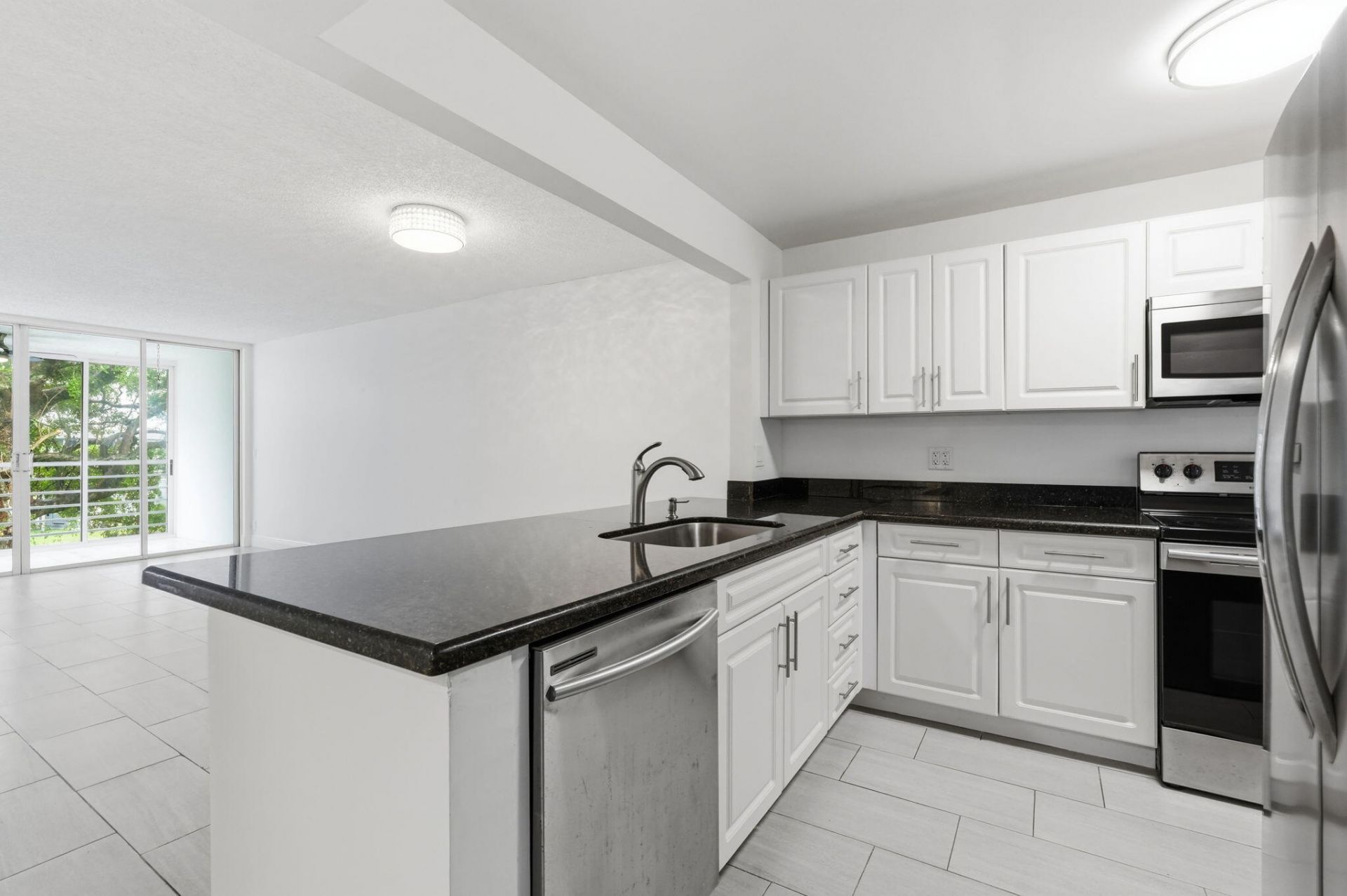 9325 Lagoon Place, Unit 405, Davie, FL 33324 Photo