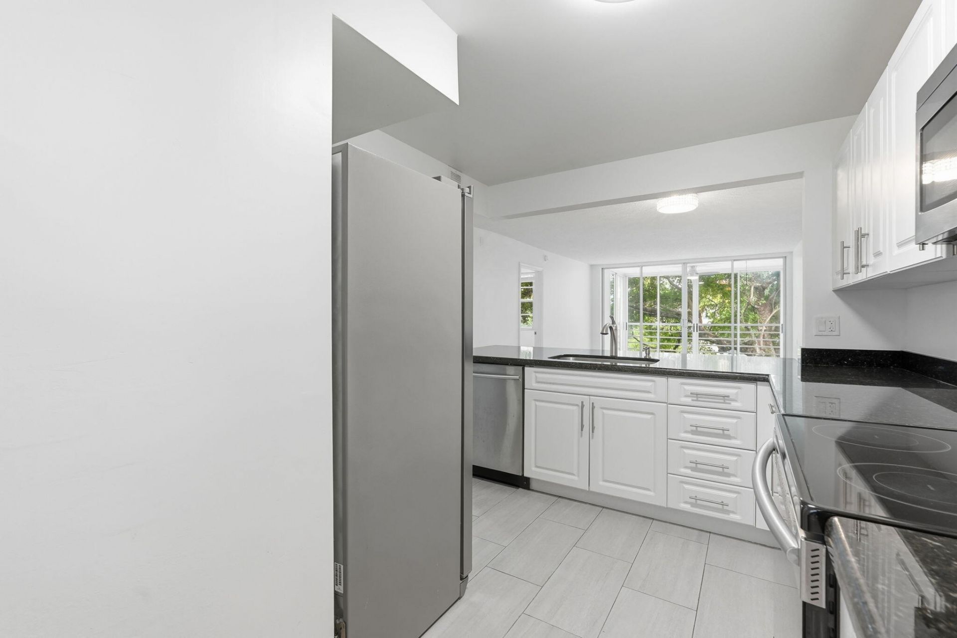 9325 Lagoon Place, Unit 405, Davie, FL 33324 Photo
