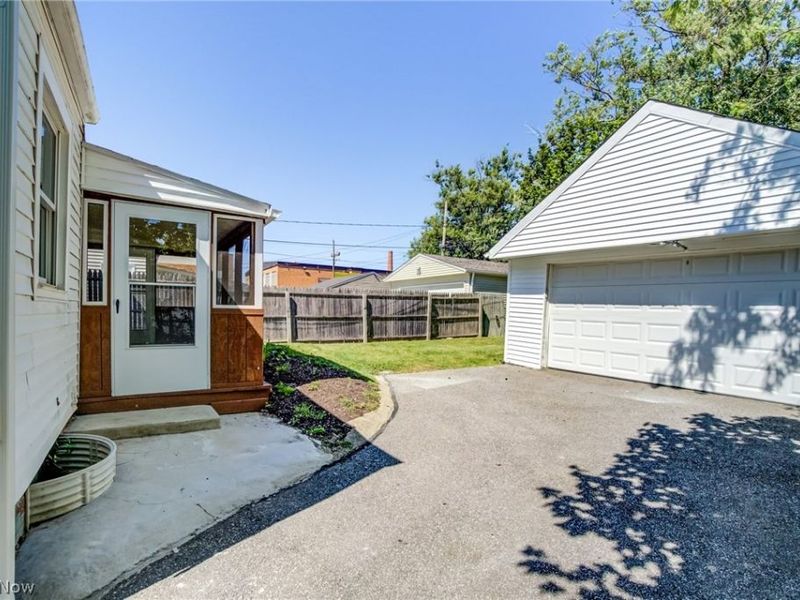 541 Helper Drive, Bedford, OH 44146 Photo 10