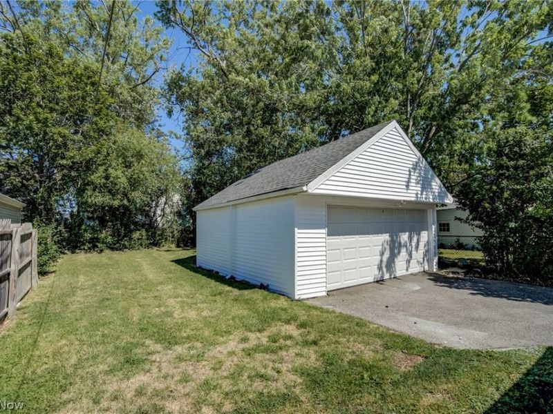 541 Helper Drive, Bedford, OH 44146 Photo 6