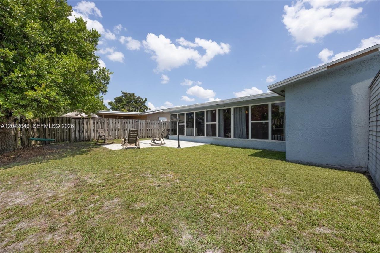 8350 NW 27th Pl, Sunrise, FL 33322 Photo