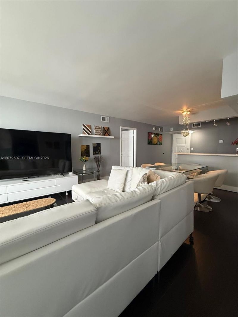 6039 Collins Ave, Unit 1505, Miami Beach, FL 33140 Photo