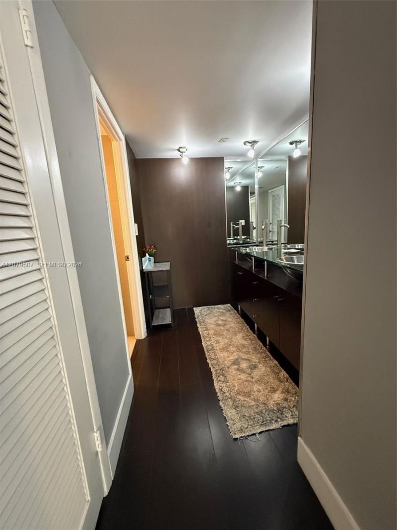 6039 Collins Ave, Unit 1505, Miami Beach, FL 33140 Photo