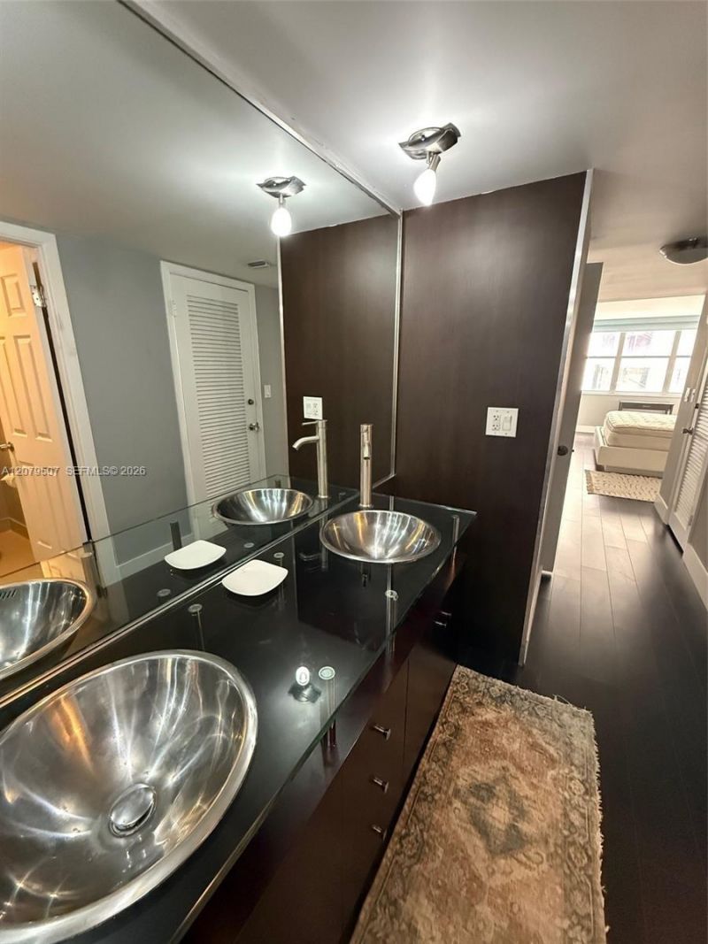 6039 Collins Ave, Unit 1505, Miami Beach, FL 33140 Photo