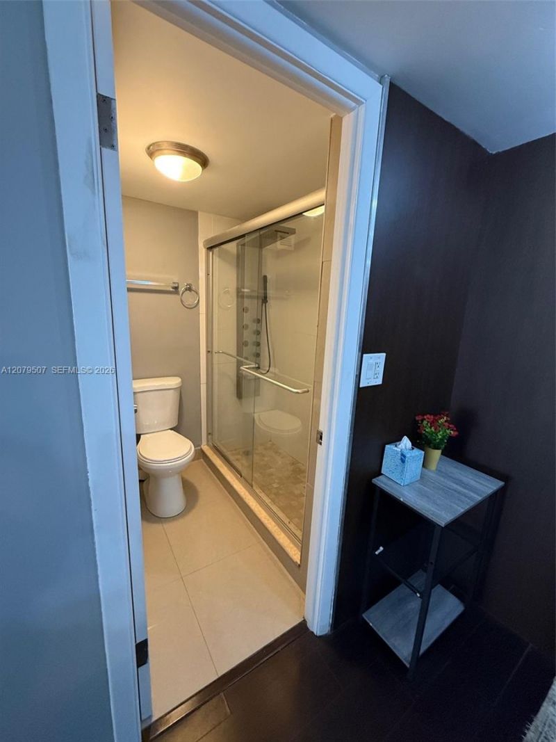 6039 Collins Ave, Unit 1505, Miami Beach, FL 33140 Photo