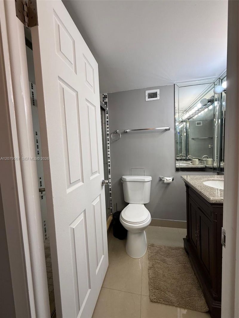 6039 Collins Ave, Unit 1505, Miami Beach, FL 33140 Photo