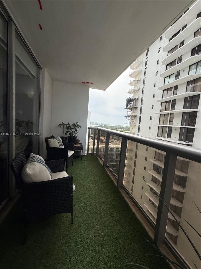 6039 Collins Ave, Unit 1505, Miami Beach, FL 33140 Photo