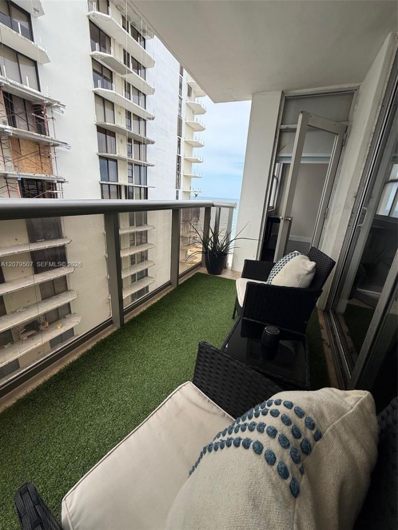 6039 Collins Ave, Unit 1505, Miami Beach, FL 33140 Photo