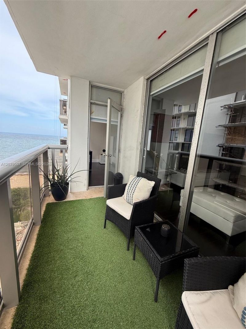 6039 Collins Ave, Unit 1505, Miami Beach, FL 33140 Photo