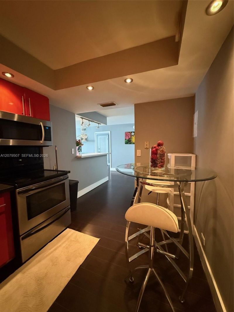 6039 Collins Ave, Unit 1505, Miami Beach, FL 33140 Photo