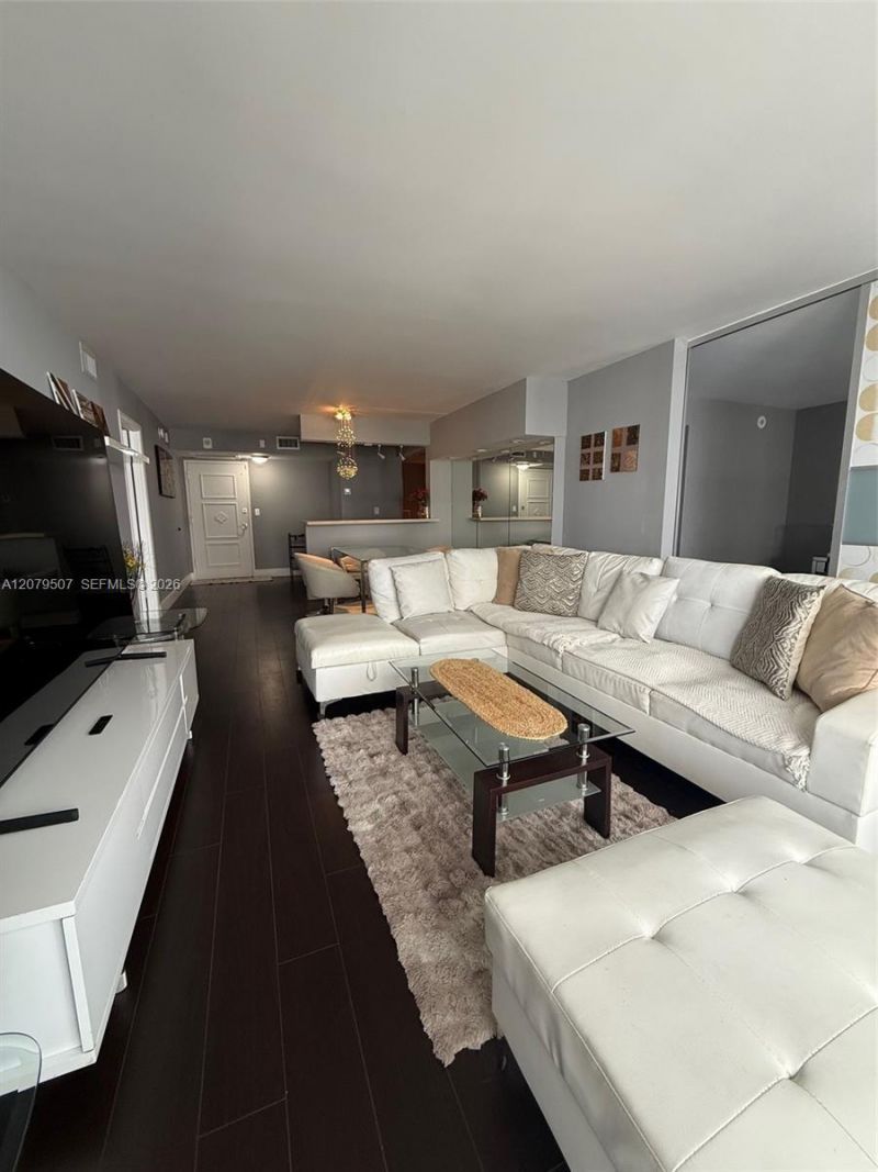 6039 Collins Ave, Unit 1505, Miami Beach, FL 33140 Photo