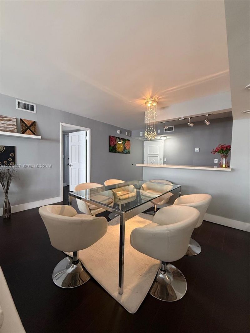6039 Collins Ave, Unit 1505, Miami Beach, FL 33140 Photo