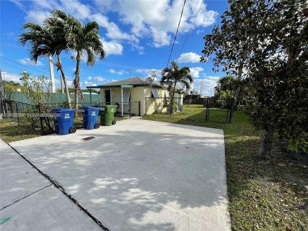 1016 NW 1st Ave , Hallandale Beach, FL 33009