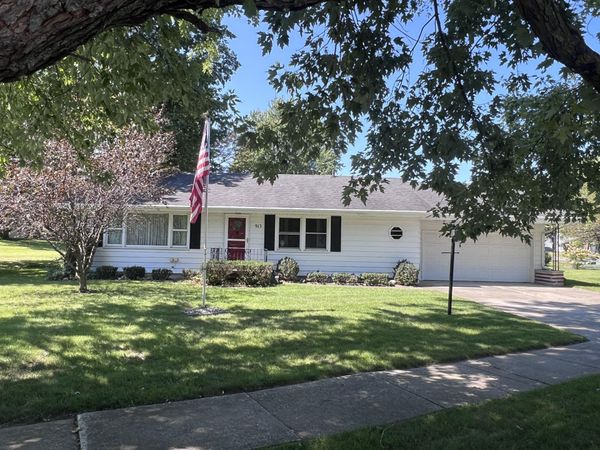 913 Main Street, Buchanan, MI 49107