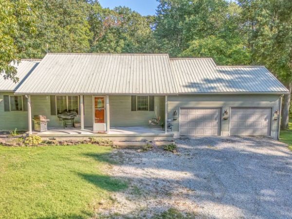 12493 E Baseline Road , Dix, IL 62830