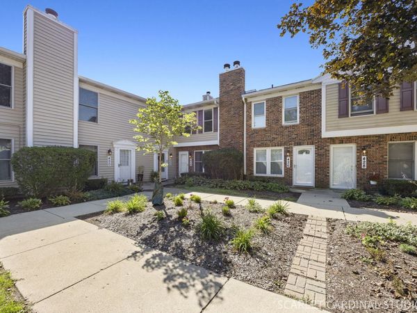 424 Kensington Court , Naperville, IL 60563