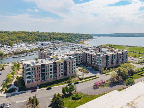 100 Garvies Point Road , Unit 1042, Glen Cove, NY 11542