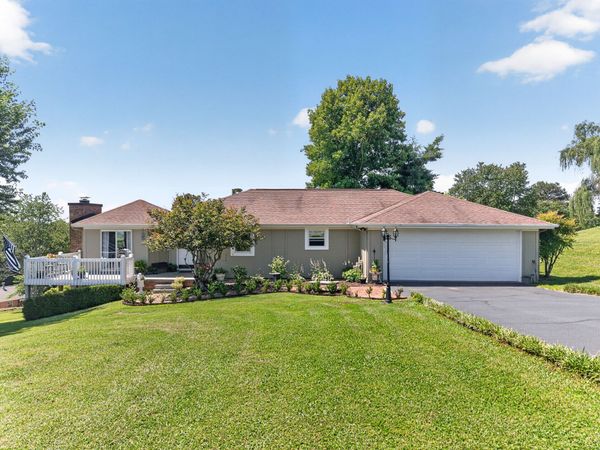 1031 Montcrest Dr , Lenoir City, TN 37771
