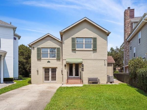 42 BLUEBIRD Street , New Orleans, LA 70124