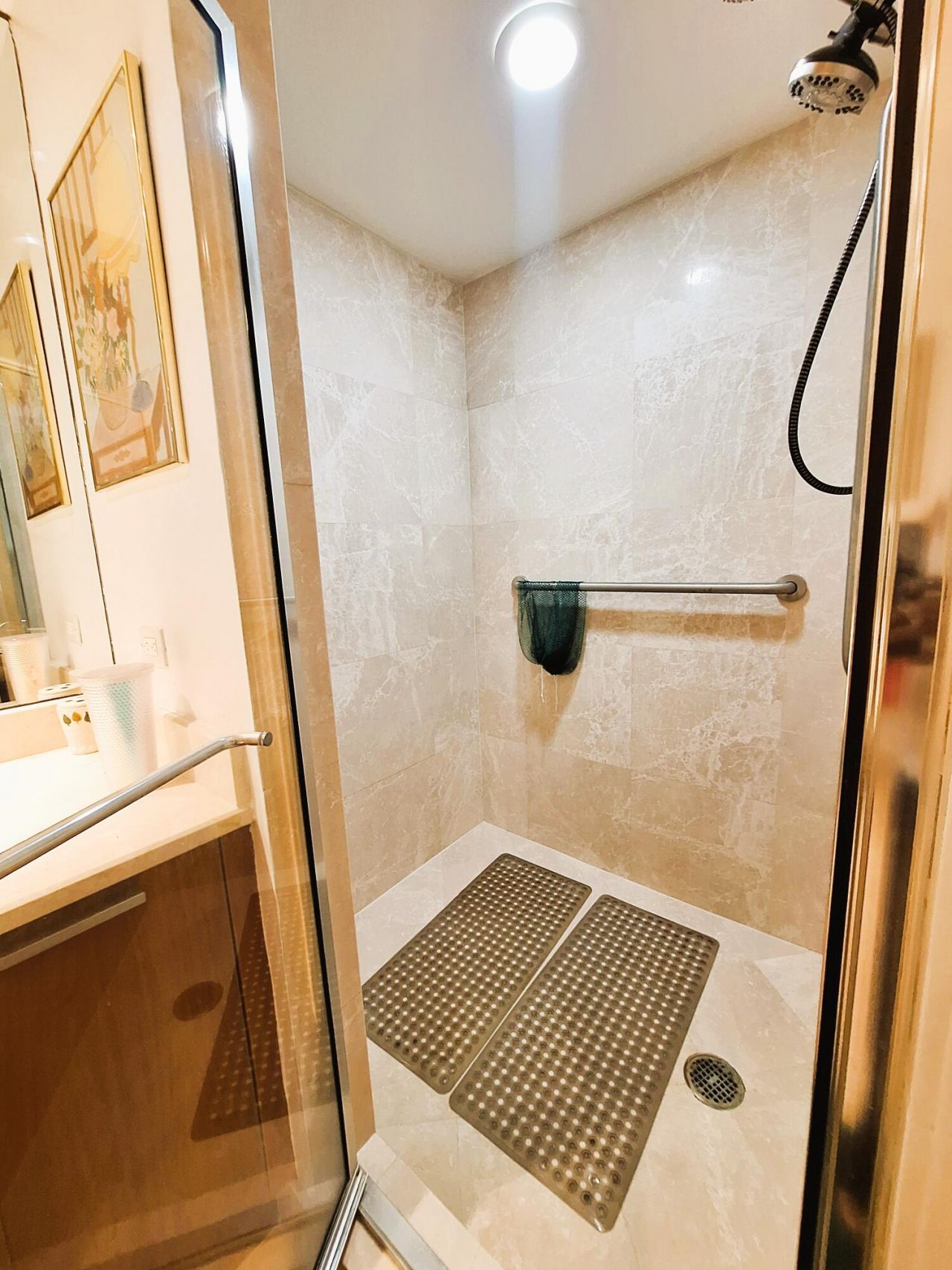 2650 Lake Shore Drive, Unit 1705, Riviera Beach, FL 33404 Photo