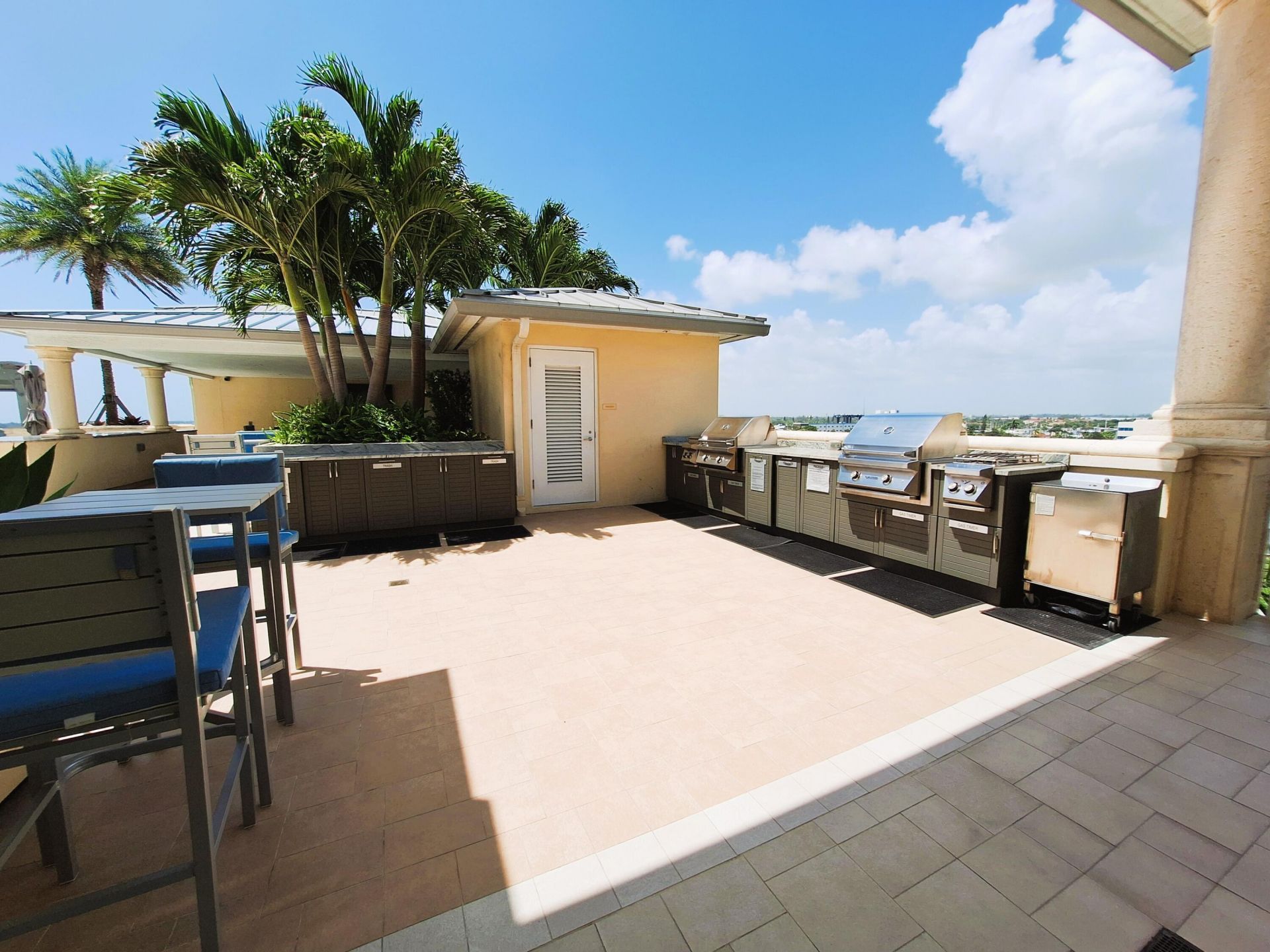 2650 Lake Shore Drive, Unit 1705, Riviera Beach, FL 33404 Photo