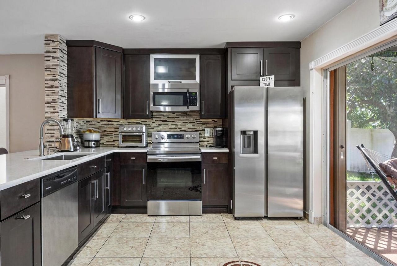 940 SW 96th Avenue, Pembroke Pines, FL 33025 Photo