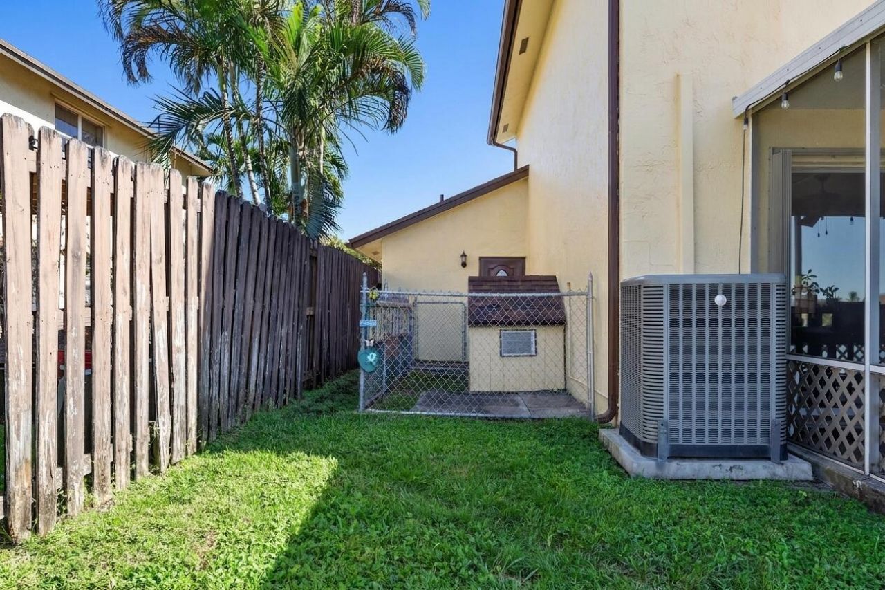 940 SW 96th Avenue, Pembroke Pines, FL 33025 Photo