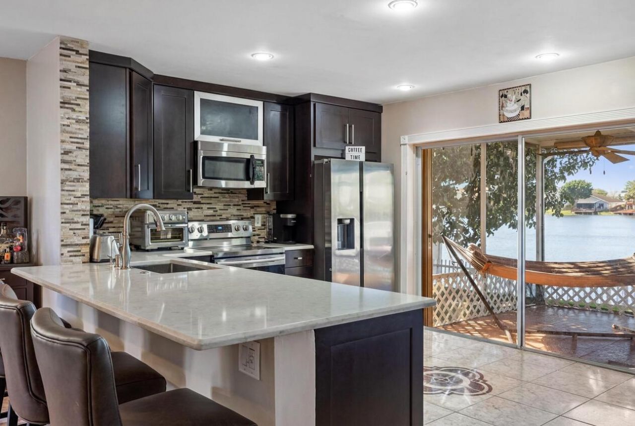 940 SW 96th Avenue, Pembroke Pines, FL 33025 Photo