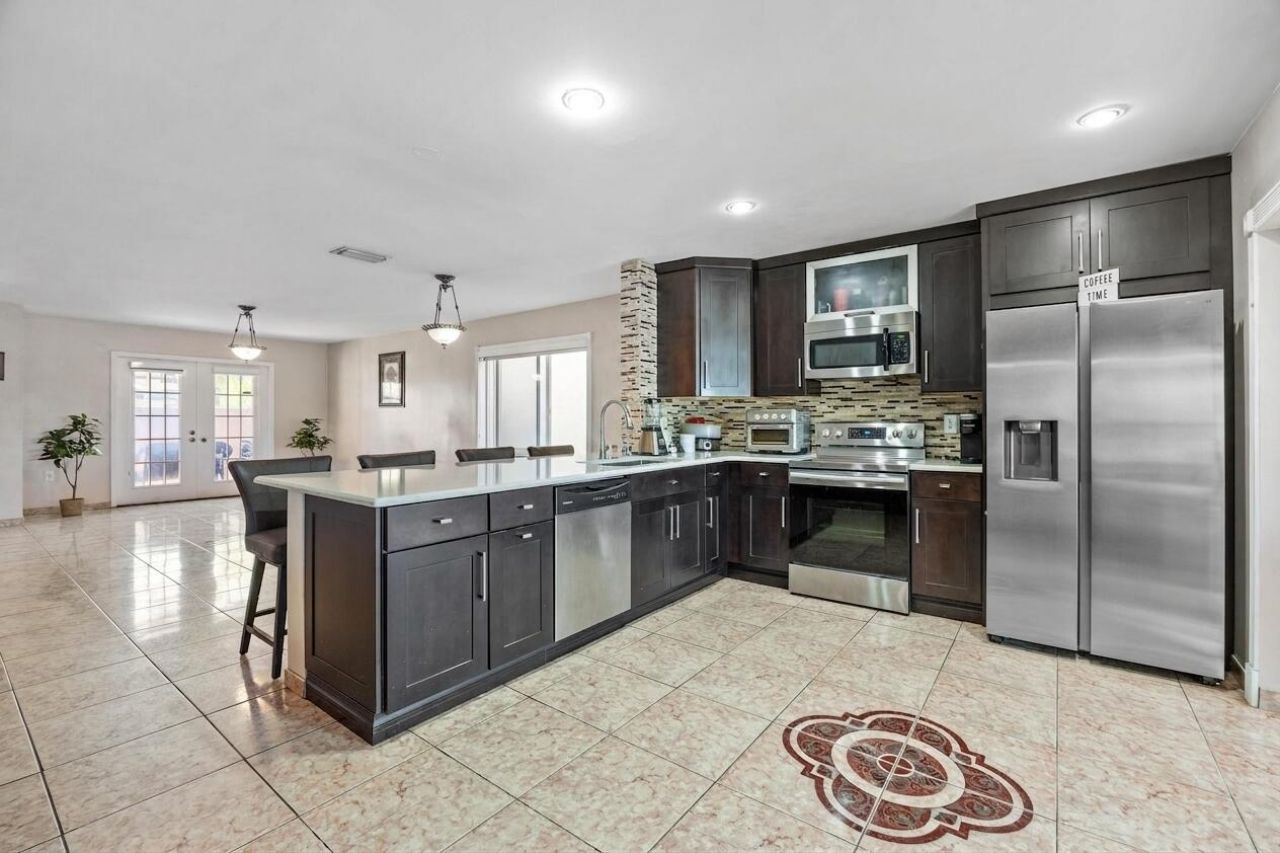 940 SW 96th Avenue, Pembroke Pines, FL 33025 Photo