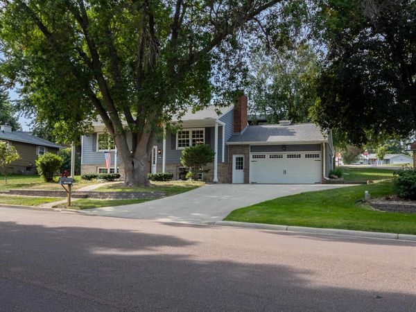 1501 E Otonka Trl, Sioux Falls, SD 57103